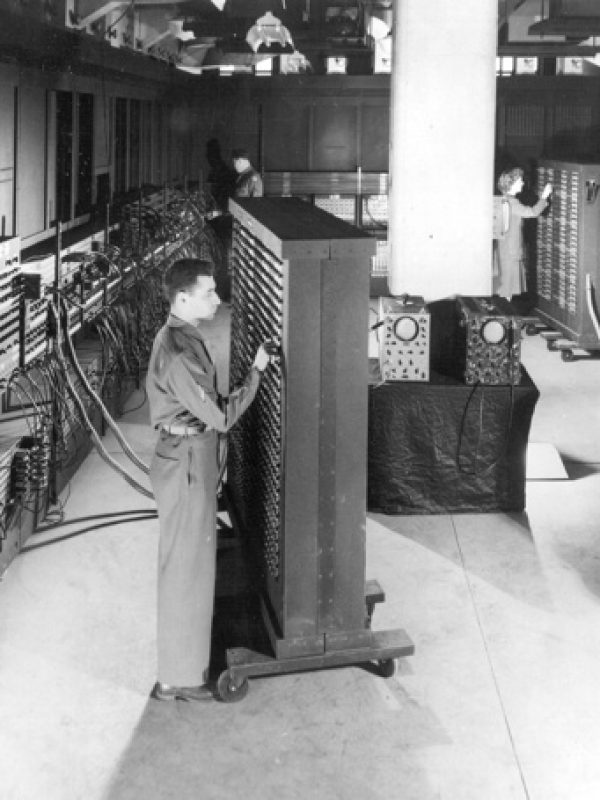 Classic_shot_of_the_ENIAC